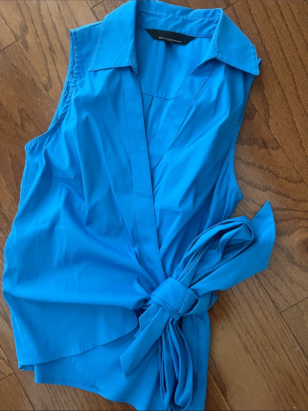 WHBM Sleeveless Collared Wrap Top, size 00, excellent condition
